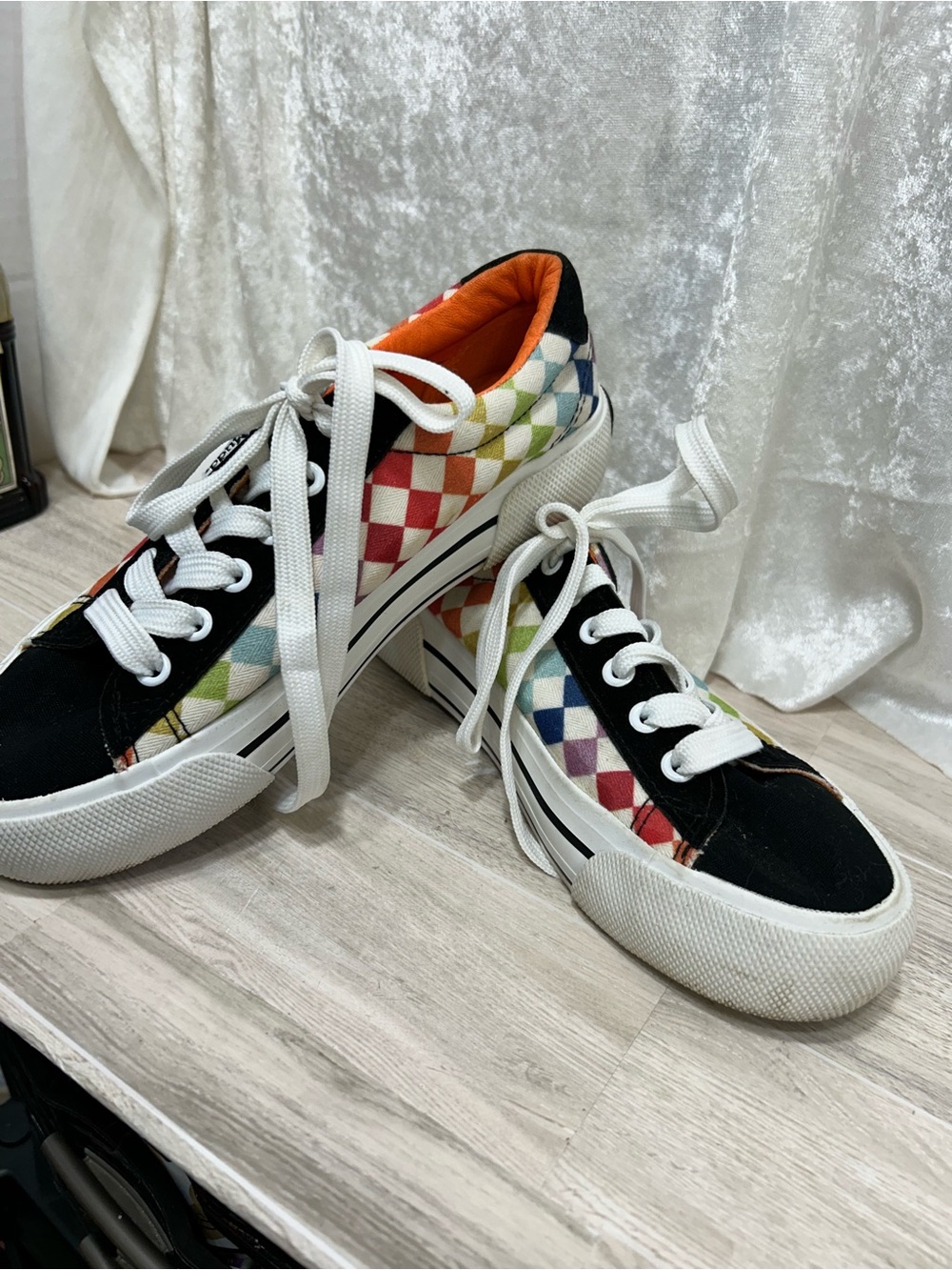 Mudd Poppy-04L Rainbow Checkerboard Sneakers Women’s Size 7 Colorful Y2K